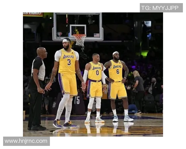 步行者队不敌湖人遭遇三连败，球队现状堪忧