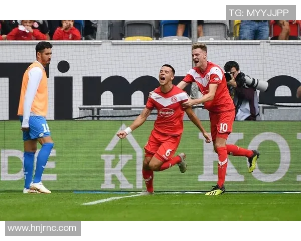 沙尔克客场失利，德甲榜尾乌云笼罩困顿深深