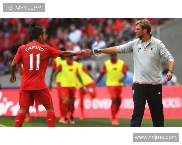 利物浦前锋菲尔米诺斩获英超最佳球员，成为红军建功英超榜首